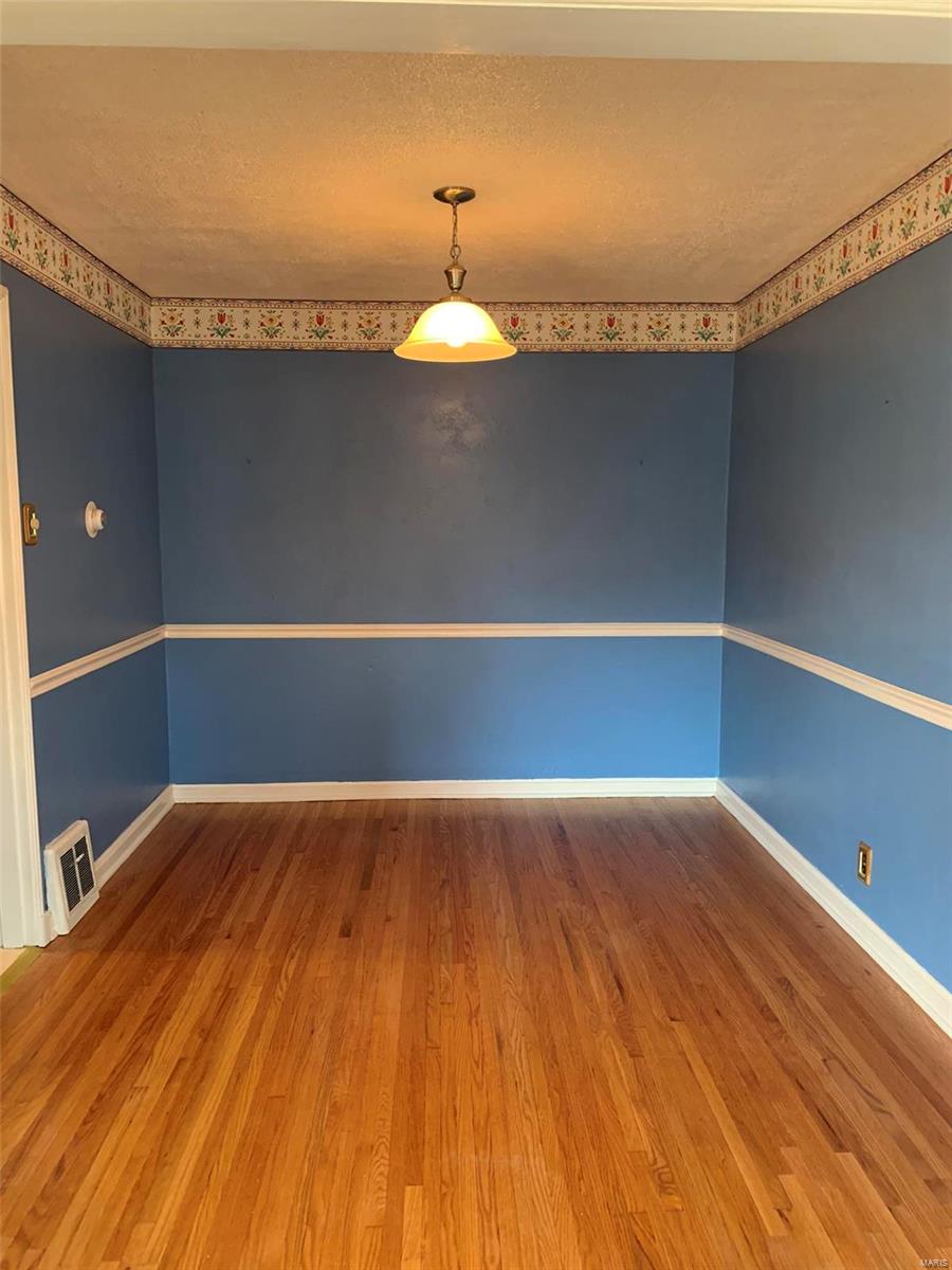 7045 Rhodes Avenue St. Louis, MO 63123 - Photo 3 of 18 Gallery Image 3