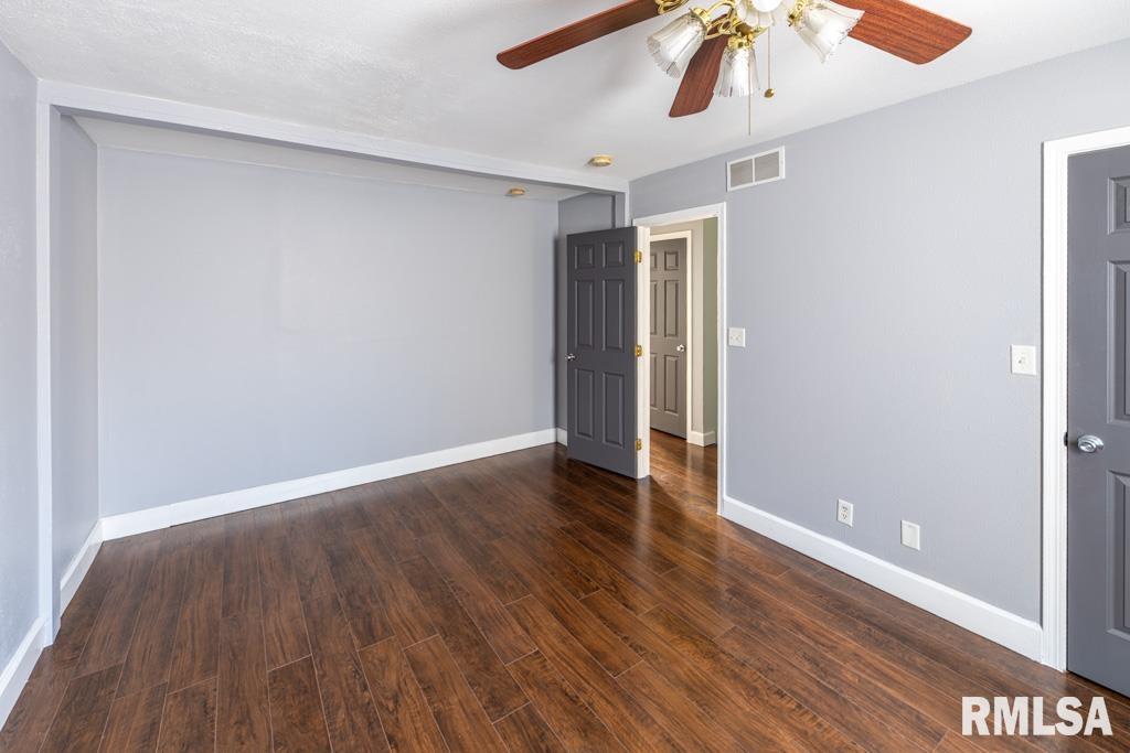 2300 North Sheridan Road Peoria, IL 61604 - Photo 12 of 35