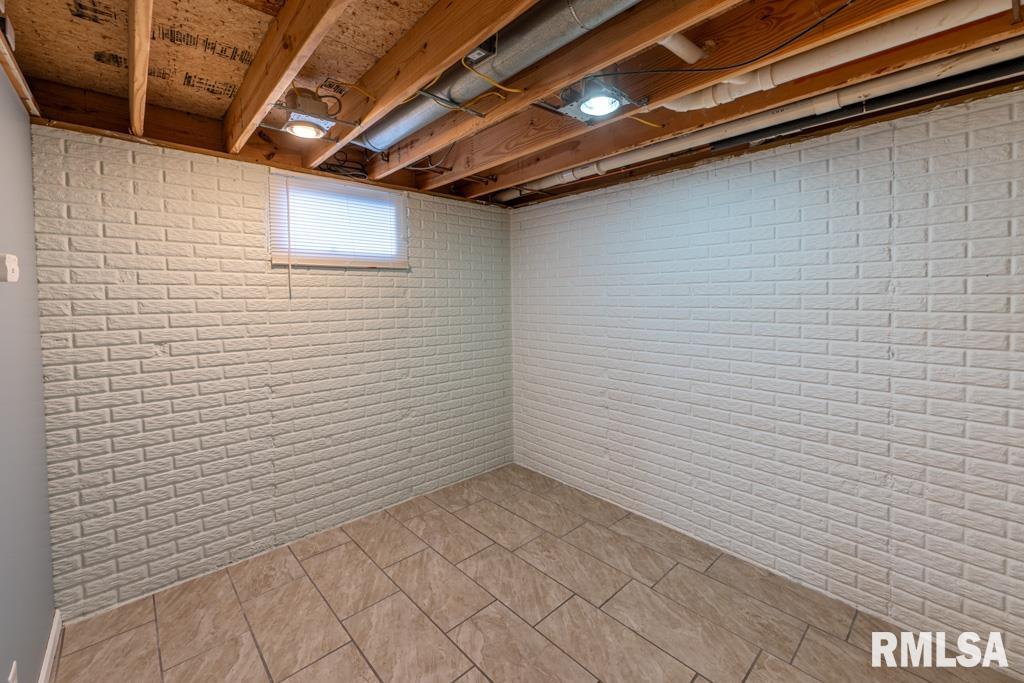 2300 North Sheridan Road Peoria, IL 61604 - Photo 22 of 35