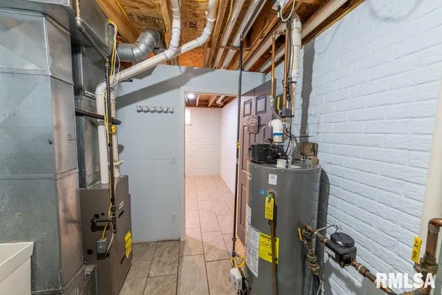 $159,000 | 2300 North Sheridan Road, Peoria, IL 61604