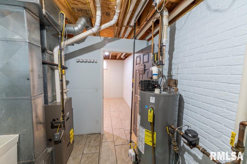 2300 North Sheridan Road Peoria, IL 61604 - Photo 25 of 35