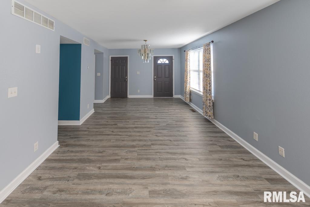 2300 North Sheridan Road Peoria, IL 61604 - Photo 3 of 35