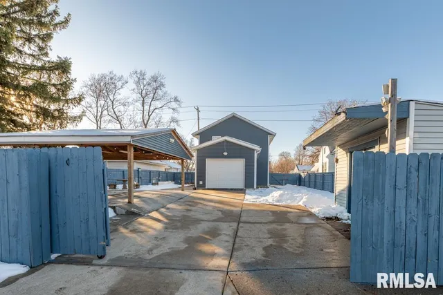 $159,000 | 2300 North Sheridan Road, Peoria, IL 61604