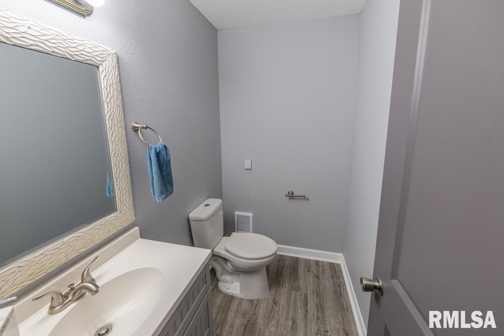 2300 North Sheridan Road Peoria, IL 61604 - Photo 8 of 35