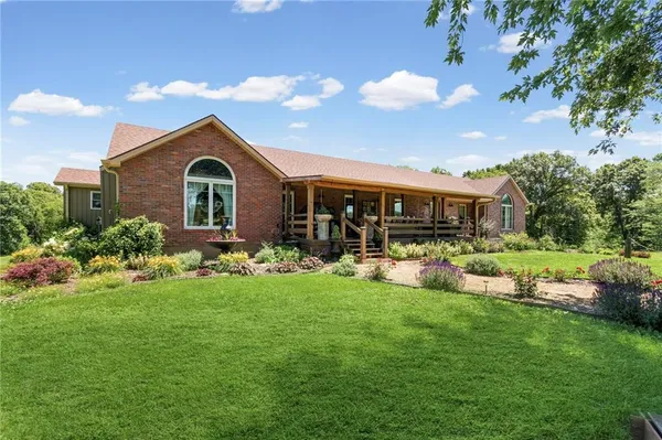$635,000 | 8686 Southeast 69th Highway, Cameron, MO 64429