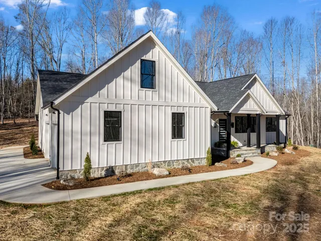 $829,000 | 135 Hilltop Street, Morganton, NC 28655