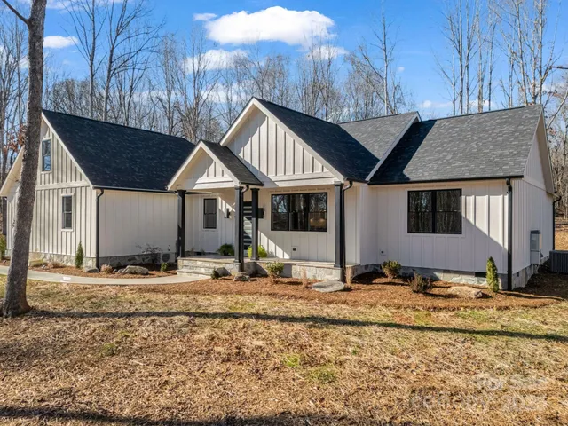$829,000 | 135 Hilltop Street, Morganton, NC 28655