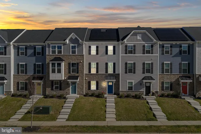 a view of building with a outdoor space