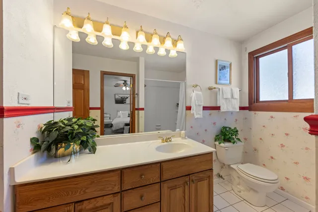 $385,000 | 1922 Cambridge Lane, Wheaton, IL 60189