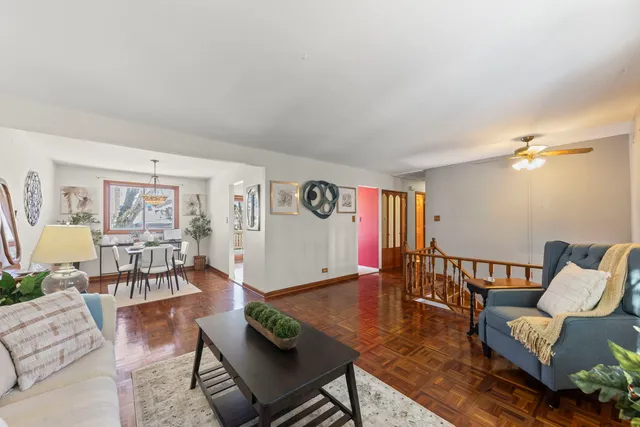 $385,000 | 1922 Cambridge Lane, Wheaton, IL 60189