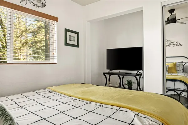 $469,000 | 30701 Knoll View Drive, Running Springs, CA 92382