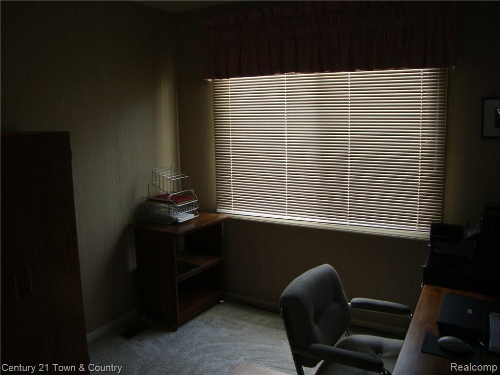 365 Huntington Court Rochester, MI 48307 - Photo 32 of 44 Office