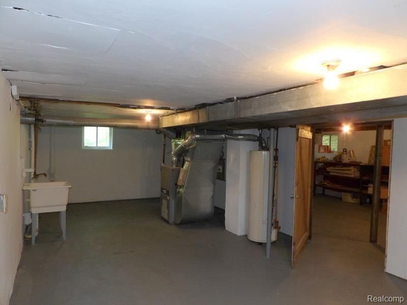 16227 Middlebelt Road Romulus, MI 48174 - Photo 33 of 34 100_3689.jpg