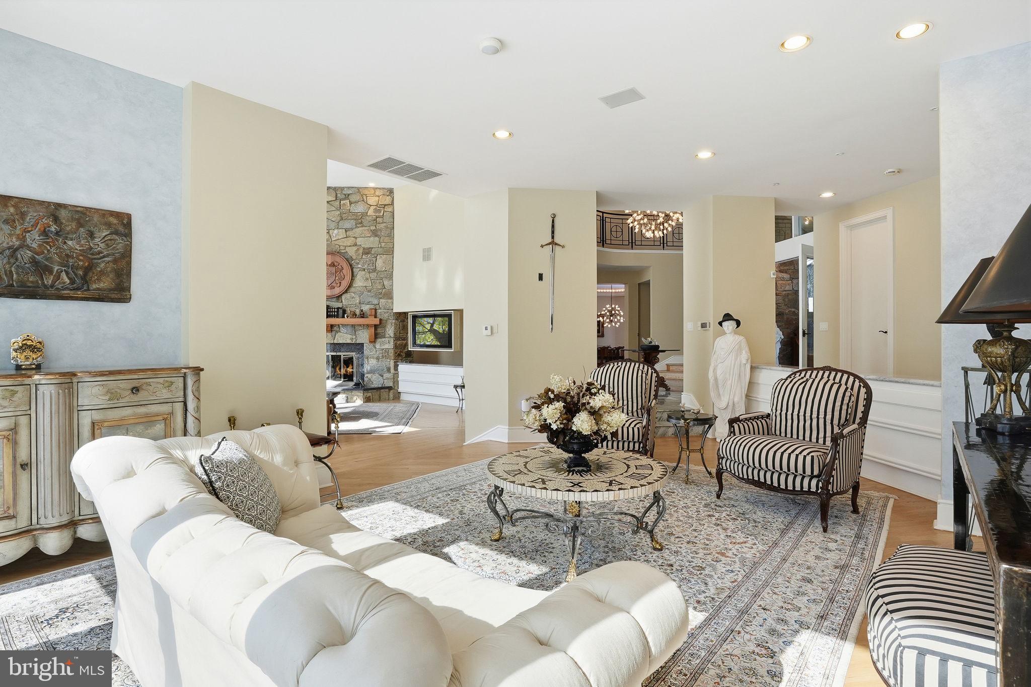 11940 River Road Potomac, MD 20854 - Photo 11 of 69 Living Room