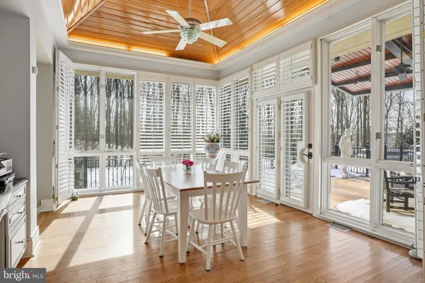 a view of entryway livingroom and hall