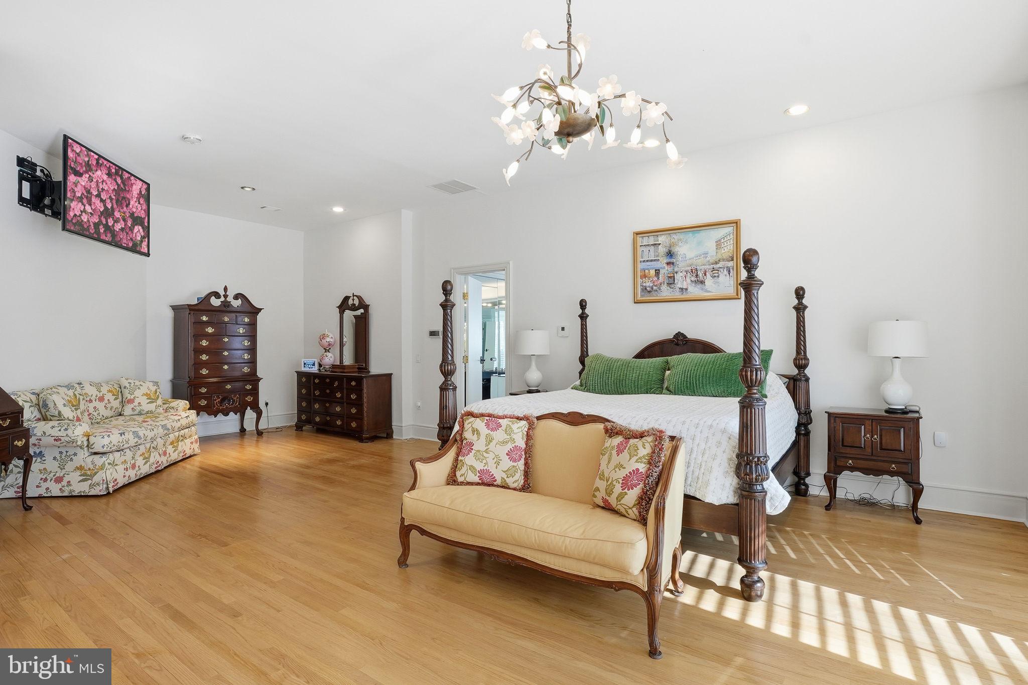 11940 River Road Potomac, MD 20854 - Photo 21 of 69 Primary Bedroom En-Suite