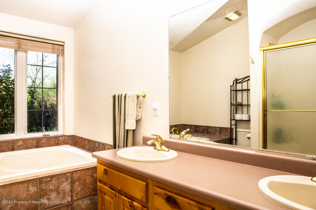 30 Ridge View Place Parachute, CO 81635 - Photo 11 of 14 Master Bathroom