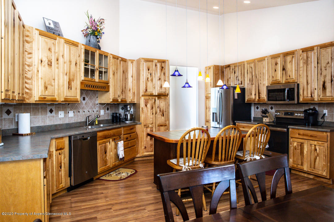 30 Ridge View Place Parachute, CO 81635 - Photo 3 of 14 Kitchen