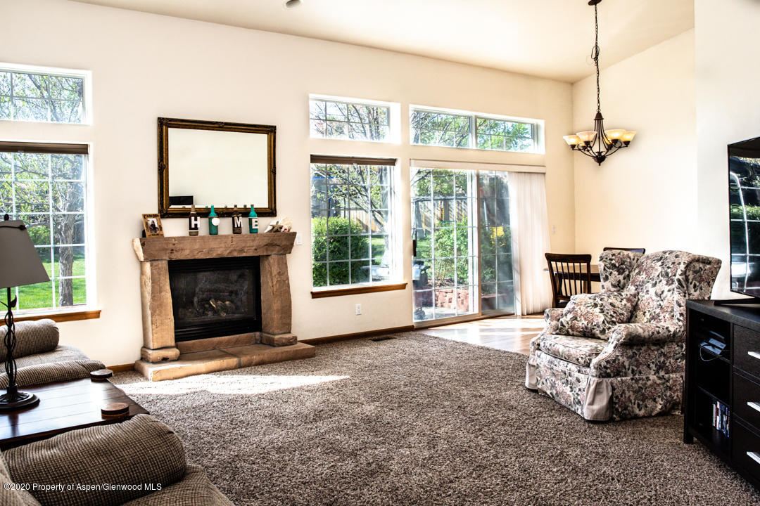 30 Ridge View Place Parachute, CO 81635 - Photo 5 of 14 Living Room