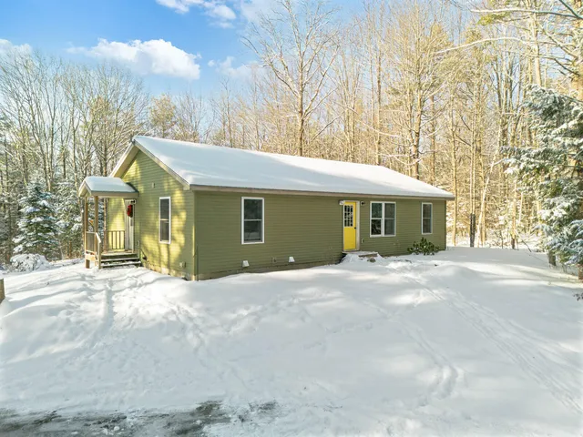 $310,000 | 128 South Taylor Road, Mount Vernon, ME 04352