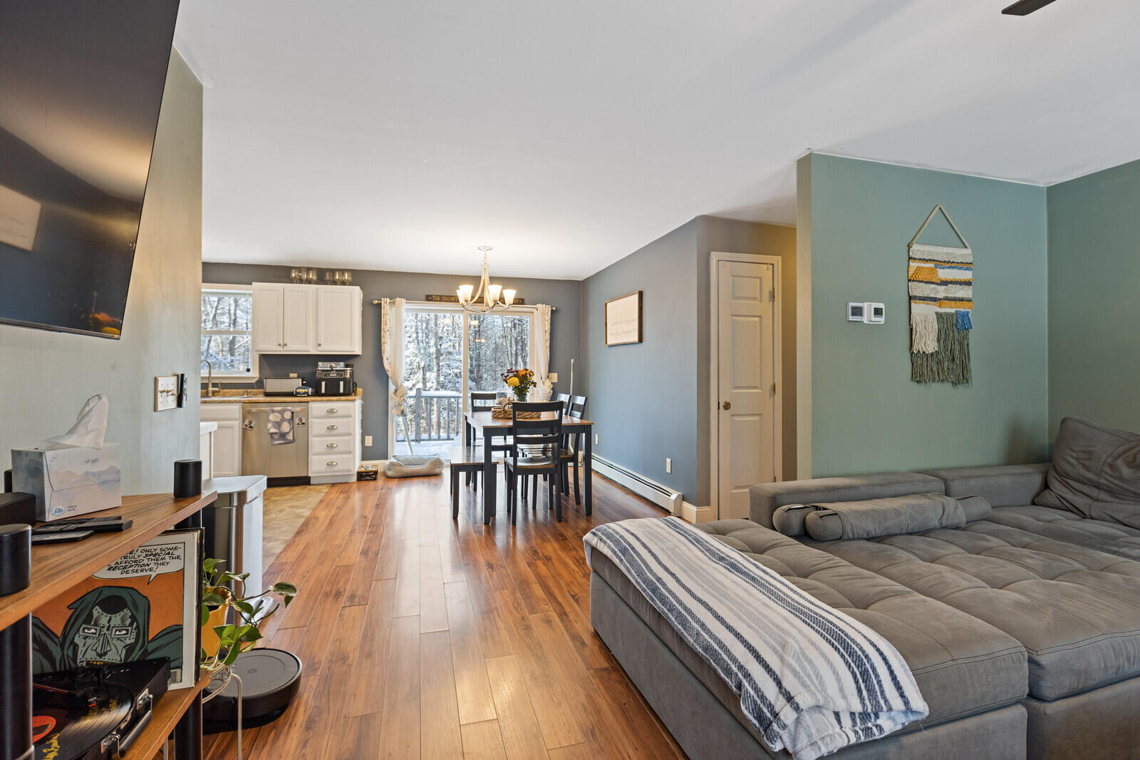 128 South Taylor Road Mount Vernon, ME 04352 - Photo 16 of 36 Living room