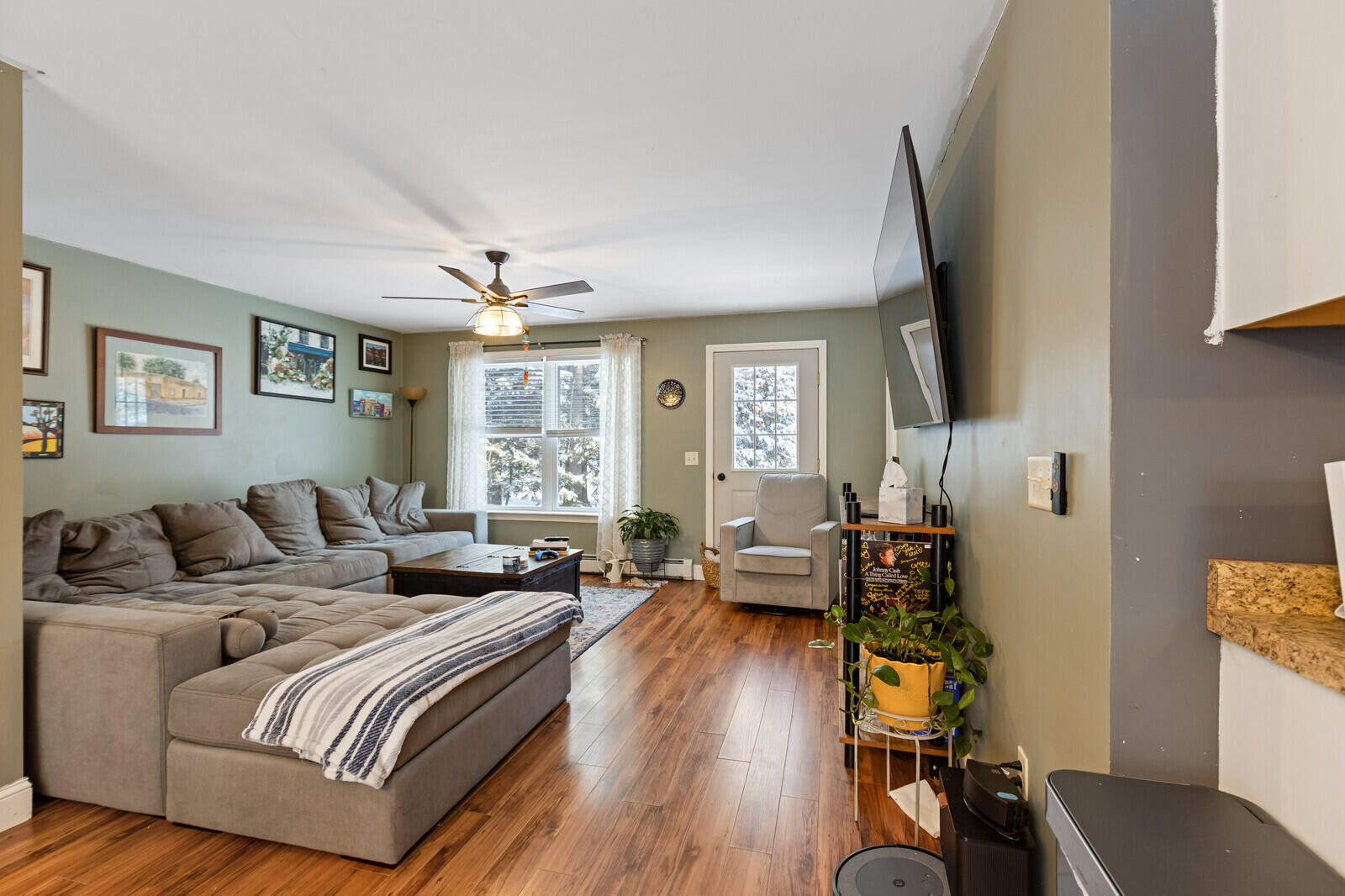 128 South Taylor Road Mount Vernon, ME 04352 - Photo 17 of 36 Living room
