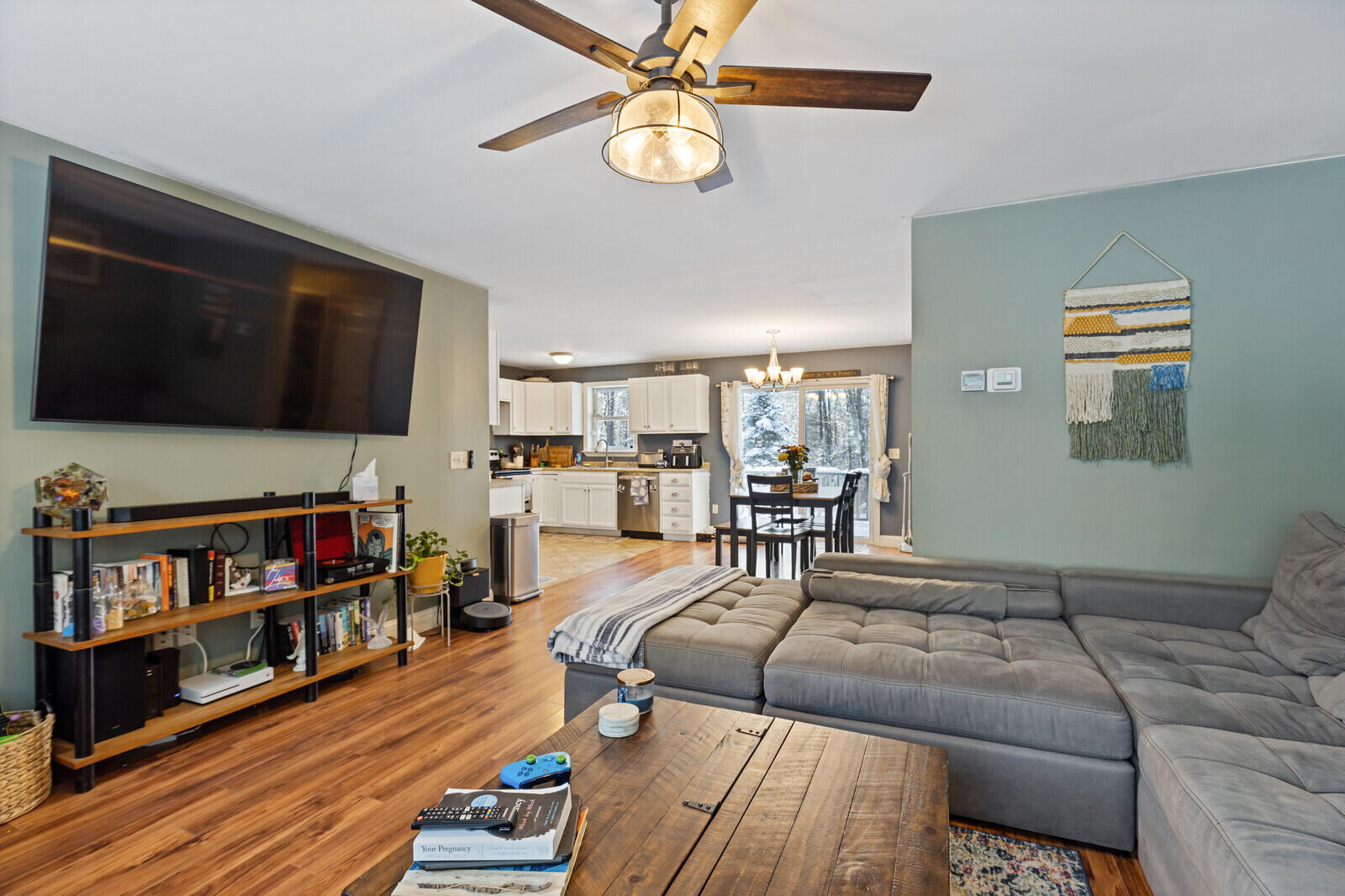 128 South Taylor Road Mount Vernon, ME 04352 - Photo 18 of 36 Living room