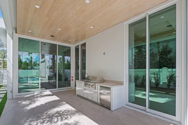 $4,800,000 | 330 Grove Place, Delray Beach, FL 33444
