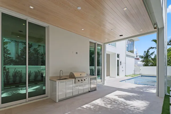$4,800,000 | 330 Grove Place, Delray Beach, FL 33444