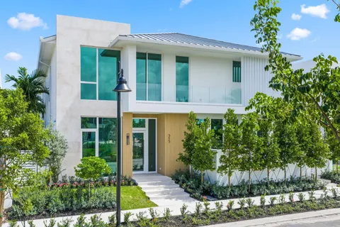 $4,800,000 | 330 Grove Place, Delray Beach, FL 33444