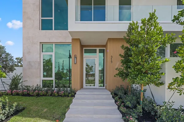 $4,800,000 | 330 Grove Place, Delray Beach, FL 33444