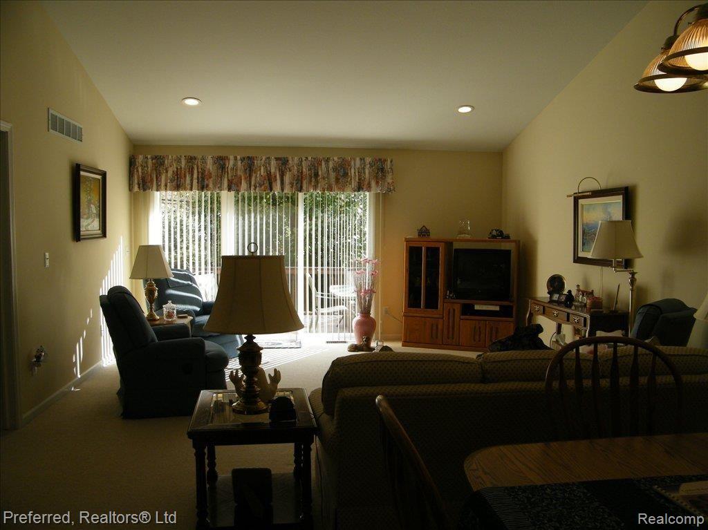 20751 Inverness Lane, Unit 8 Taylor, MI 48180 - Photo 4 of 13 living