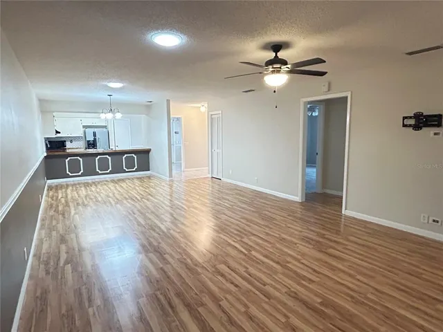 a view of a livingroom with a ceiling fan