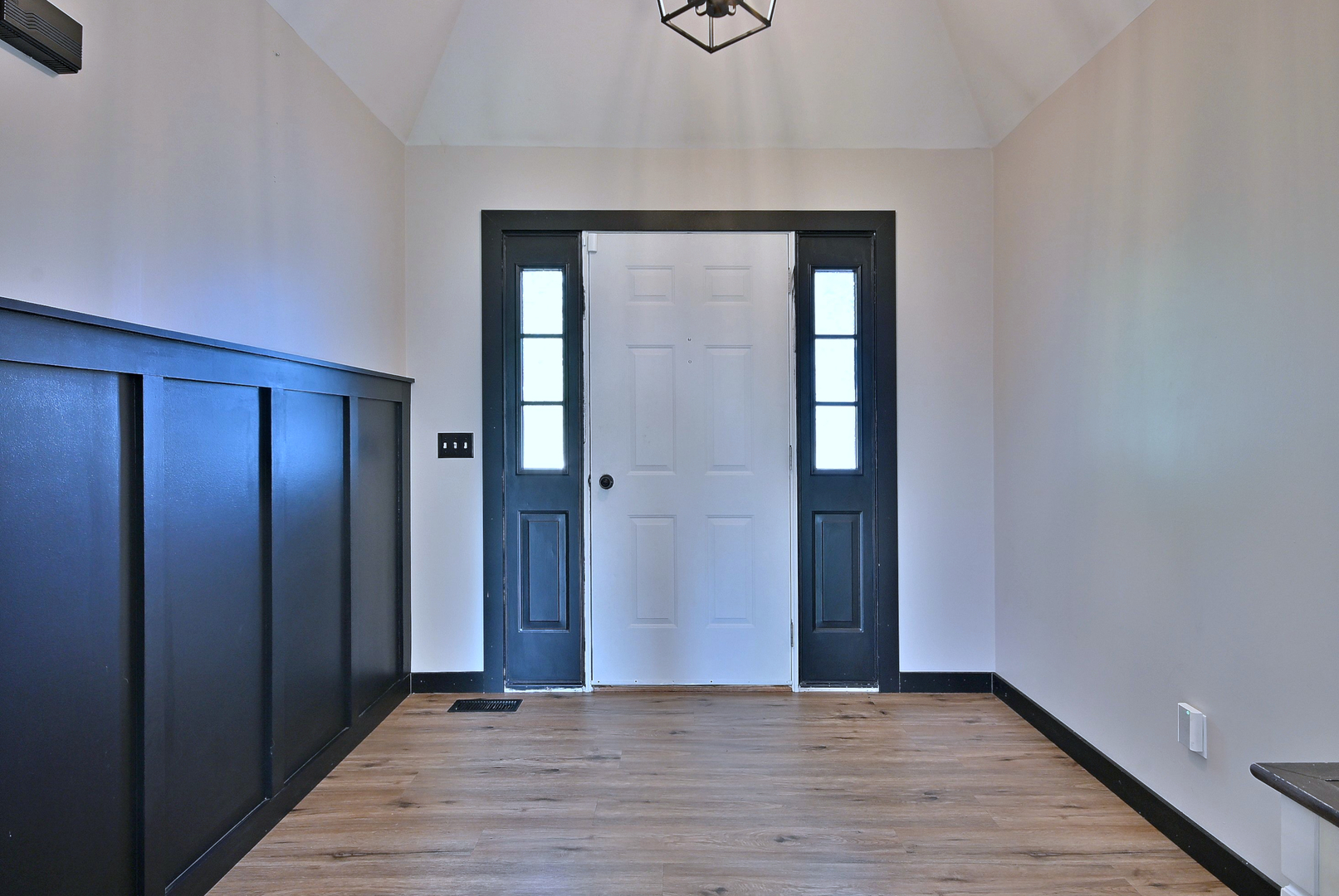 506 East Rennesoy Drive Newark, IL 60541 - Photo 5 of 37