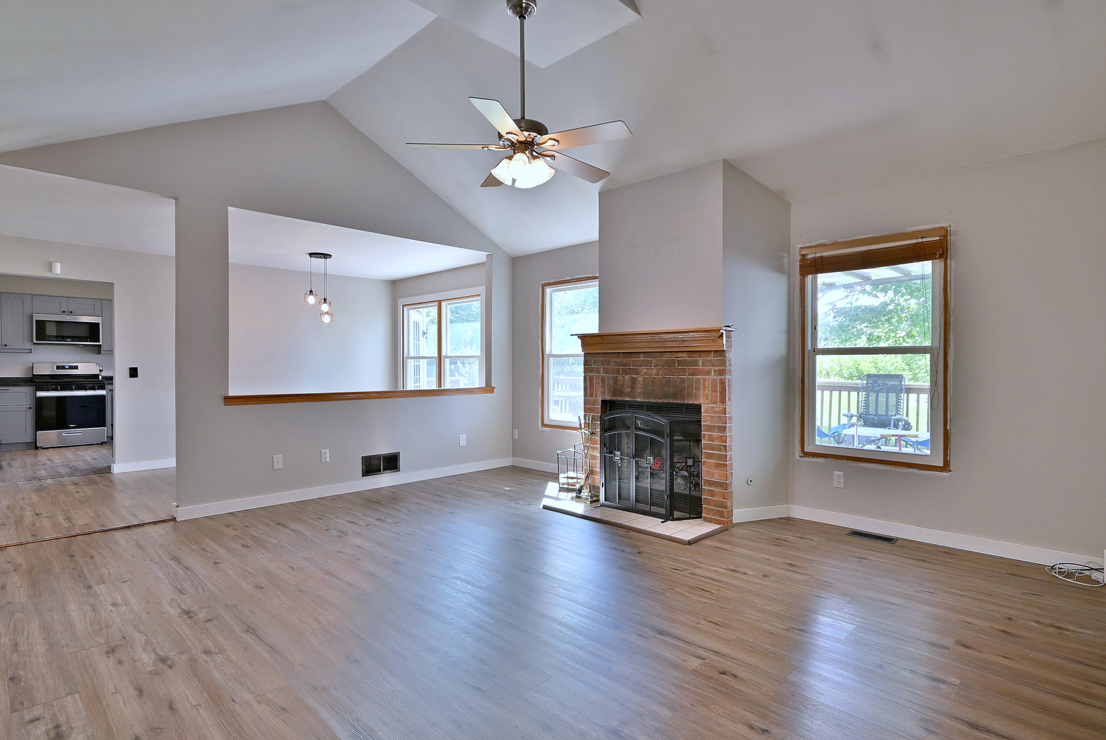 506 East Rennesoy Drive Newark, IL 60541 - Photo 8 of 37