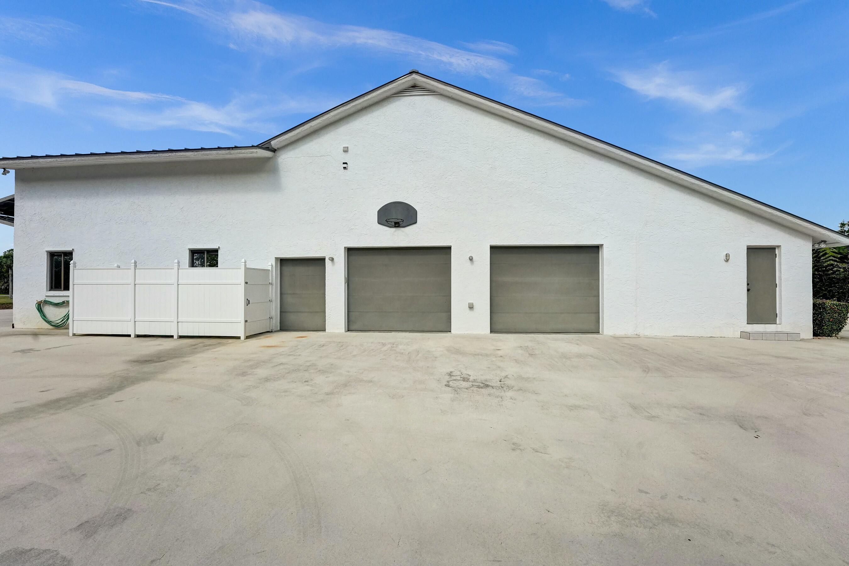 3120 Southeast Downwinds Road Jupiter, FL 33478 - Photo 29 of 33 a view of an empty room