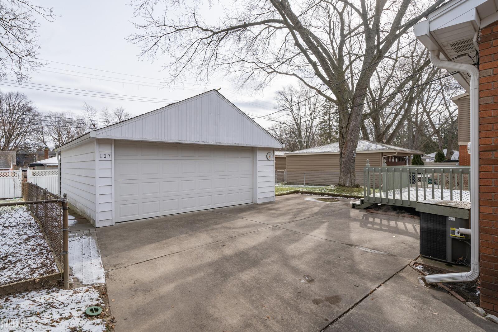 127 South Alice Avenue Rochester, MI 48307 - Photo 19 of 28 50133660-910e36be-7466-4715-9a2e-49345b03465d.JPG