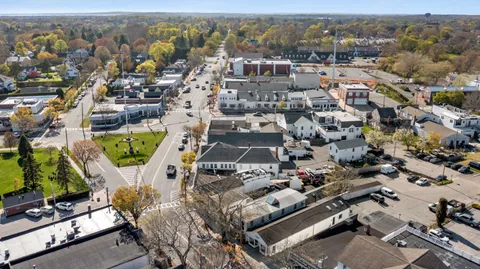 $2,100,000 | 71 Jobs Lane, Southampton, NY 11968