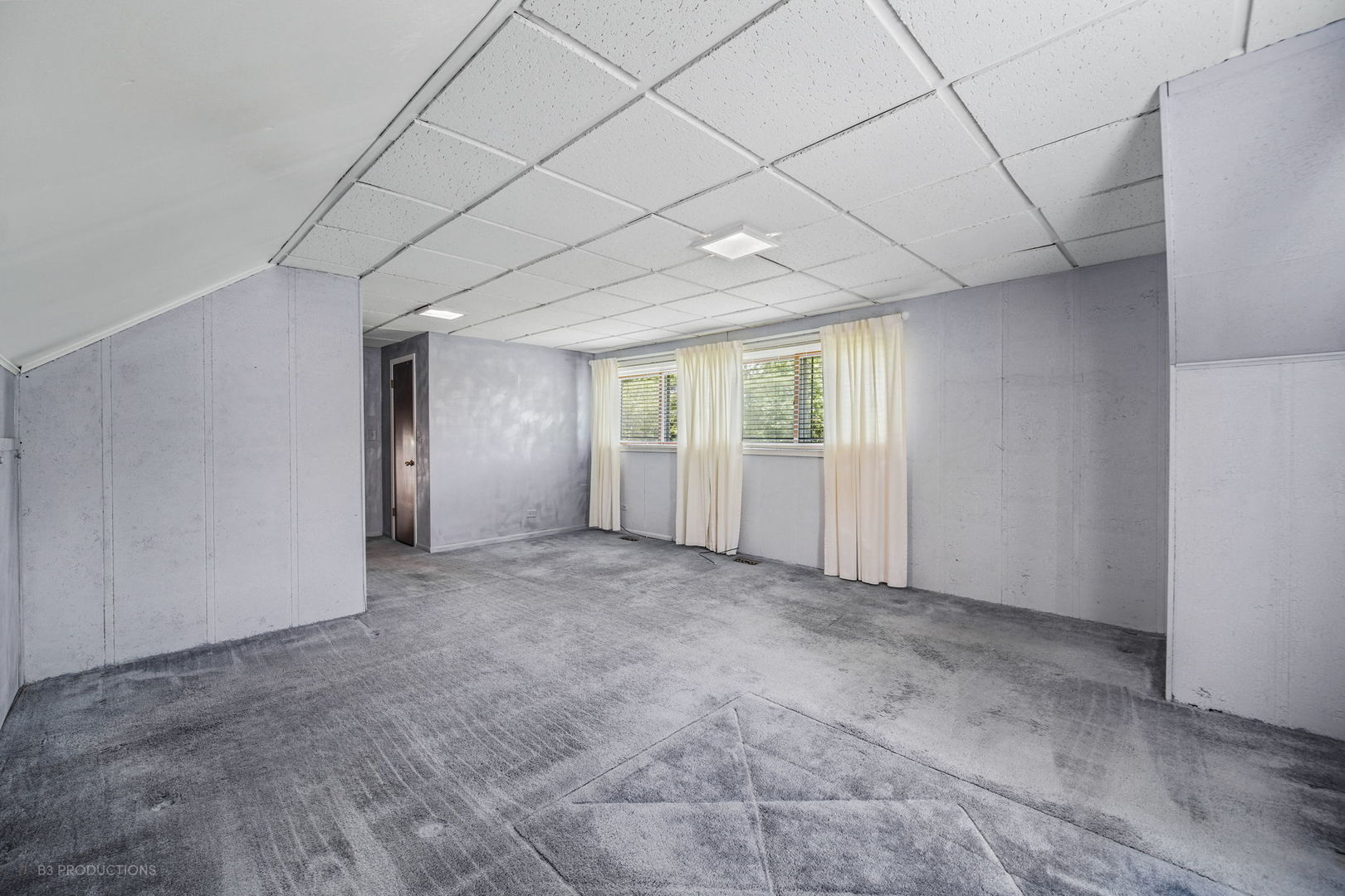 416 Green Valley Drive Naperville, IL 60540 - Photo 22 of 27 an empty room with windows