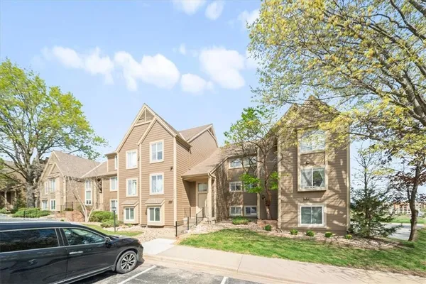 $189,000 | 11110 Nieman Road, Unit 101, Overland Park, KS 66210