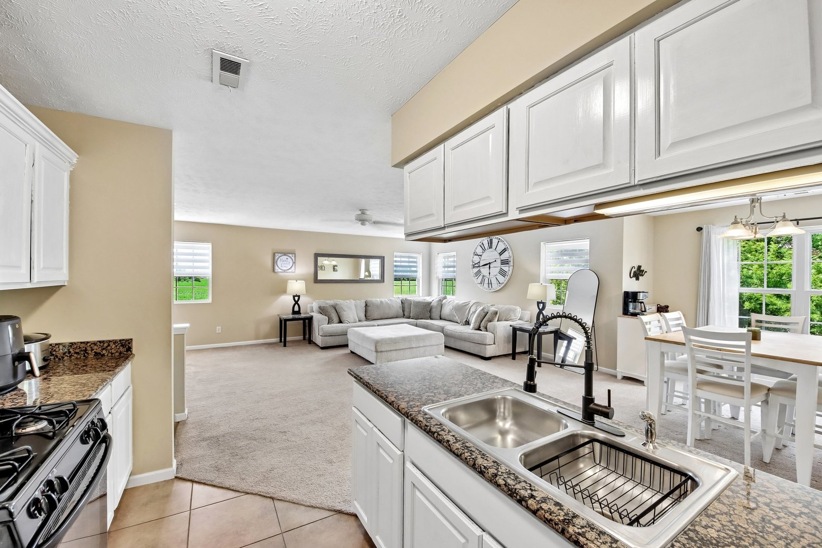 661 Stonegate Drive Sycamore, IL 60178 - Photo 8 of 20