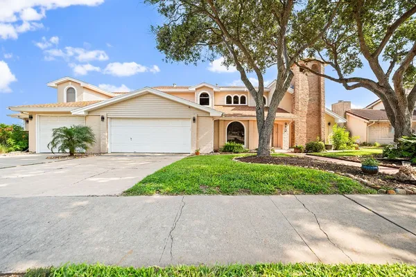 $879,900 | 912 Waterview Street, Portland, TX 78374