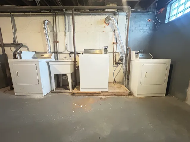 $720,000 | 2720 East 75th Street, Chicago, IL 60649