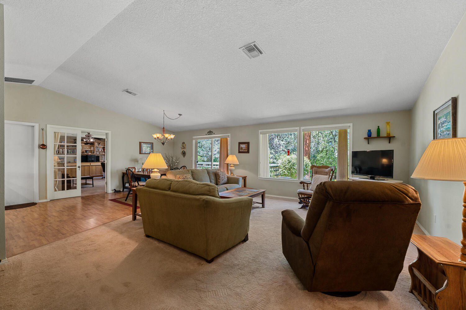 20434 Mainline Road Bend, OR 97702 - Photo 8 of 46 8