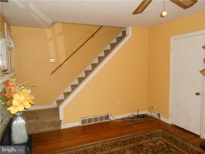 651 South York Road Hatboro, PA 19040 - Photo 11 of 25 Living Room