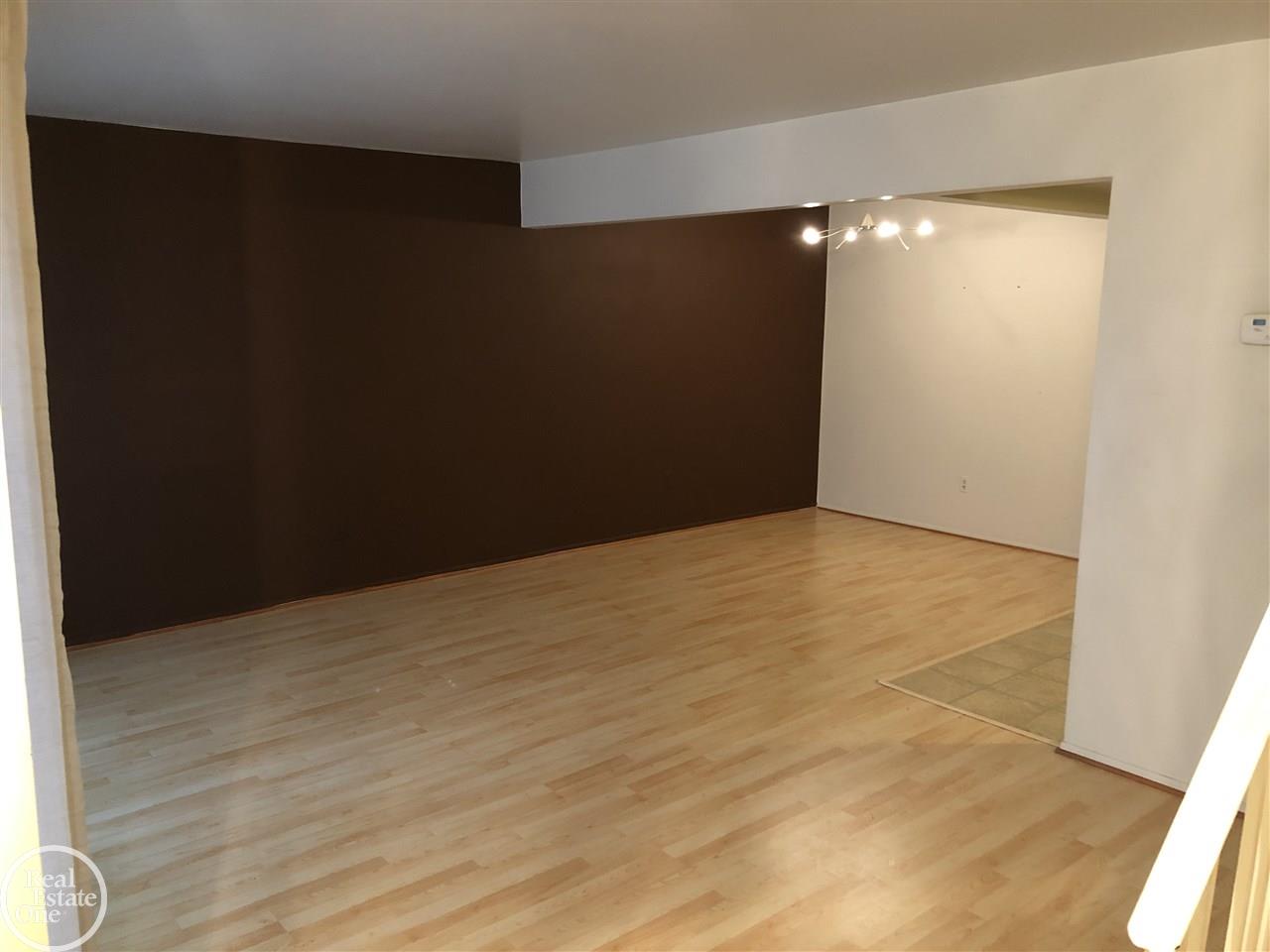 8685 Kennedy Warren, MI 48093 - Photo 3 of 12