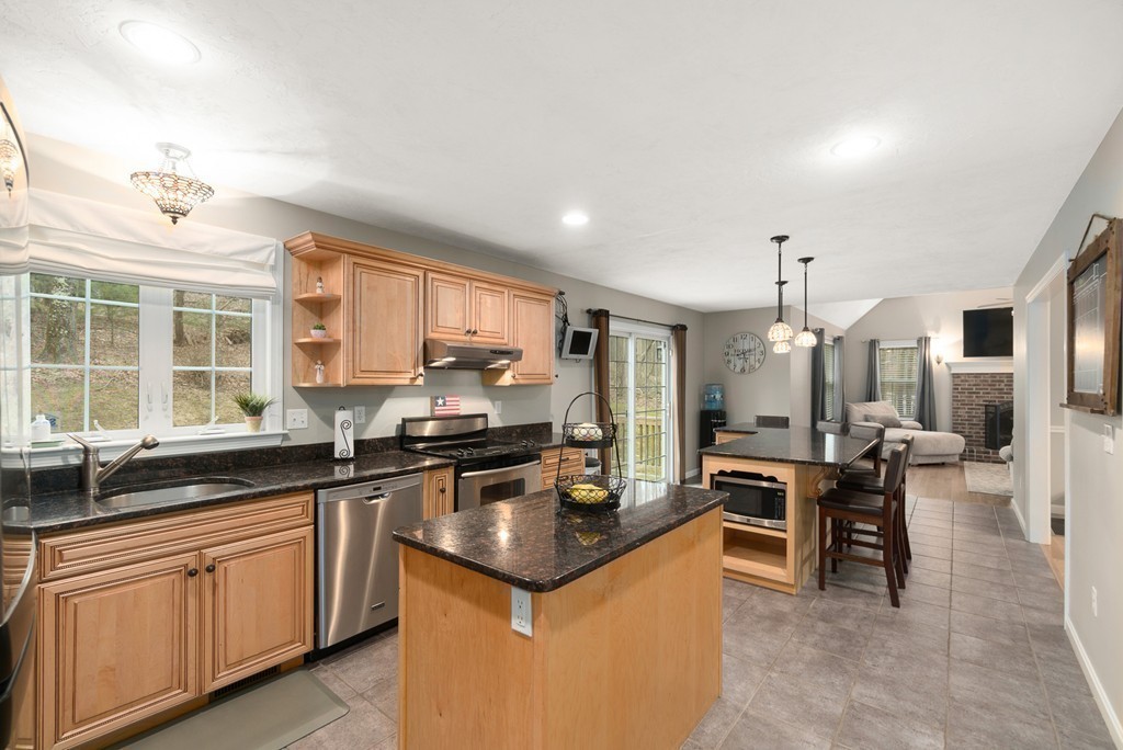 2 Draper Woods Road Sturbridge, MA 01518 - Photo 3 of 30