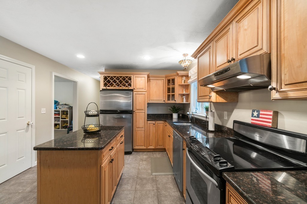 2 Draper Woods Road Sturbridge, MA 01518 - Photo 4 of 30