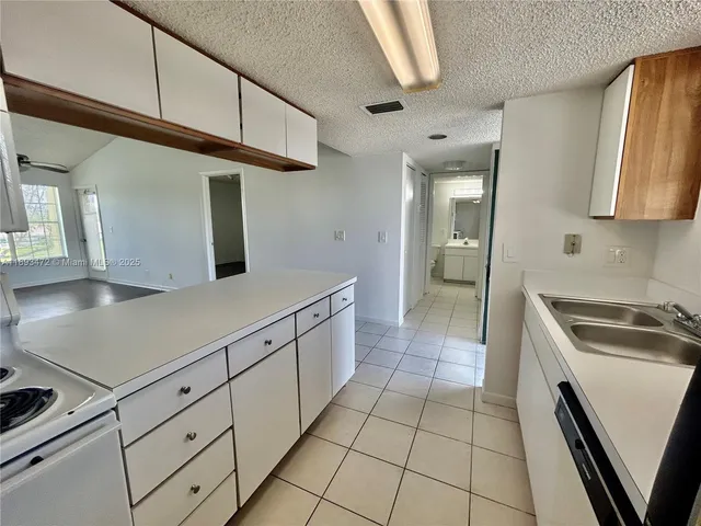 $1,800 | 6292 La Costa Drive, Unit K, Boca Raton, FL 33433