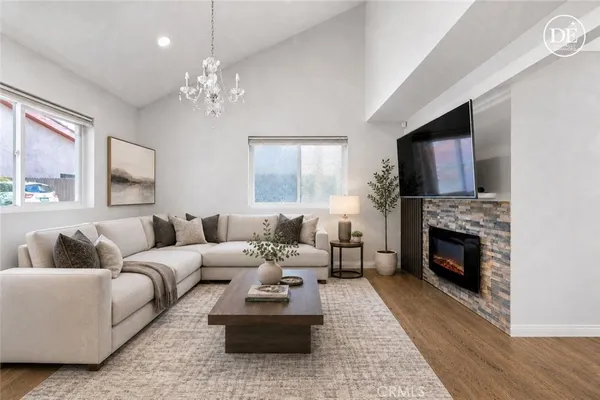 $549,900 | 9946 Owensmouth Avenue, Unit 9, Chatsworth, CA 91311